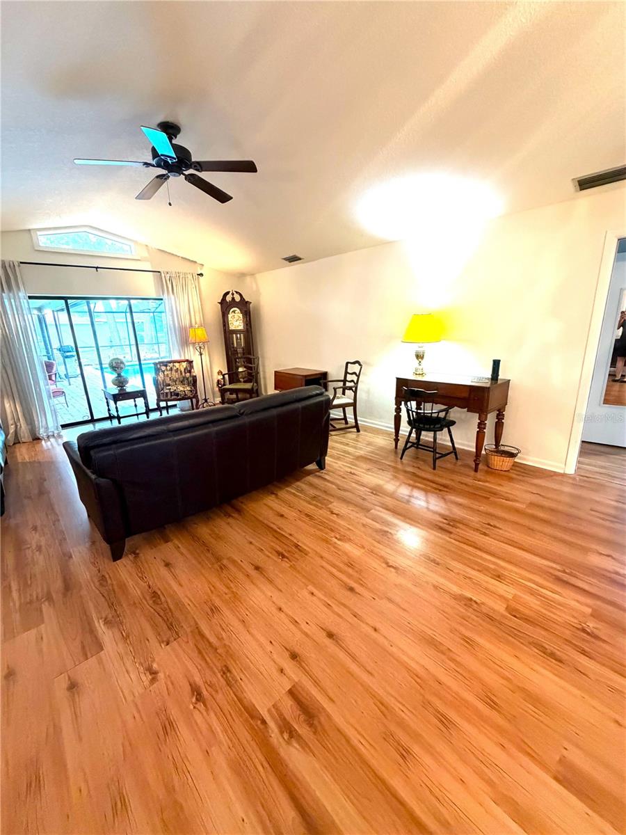 2215 TONIWOOD LN — photo 9