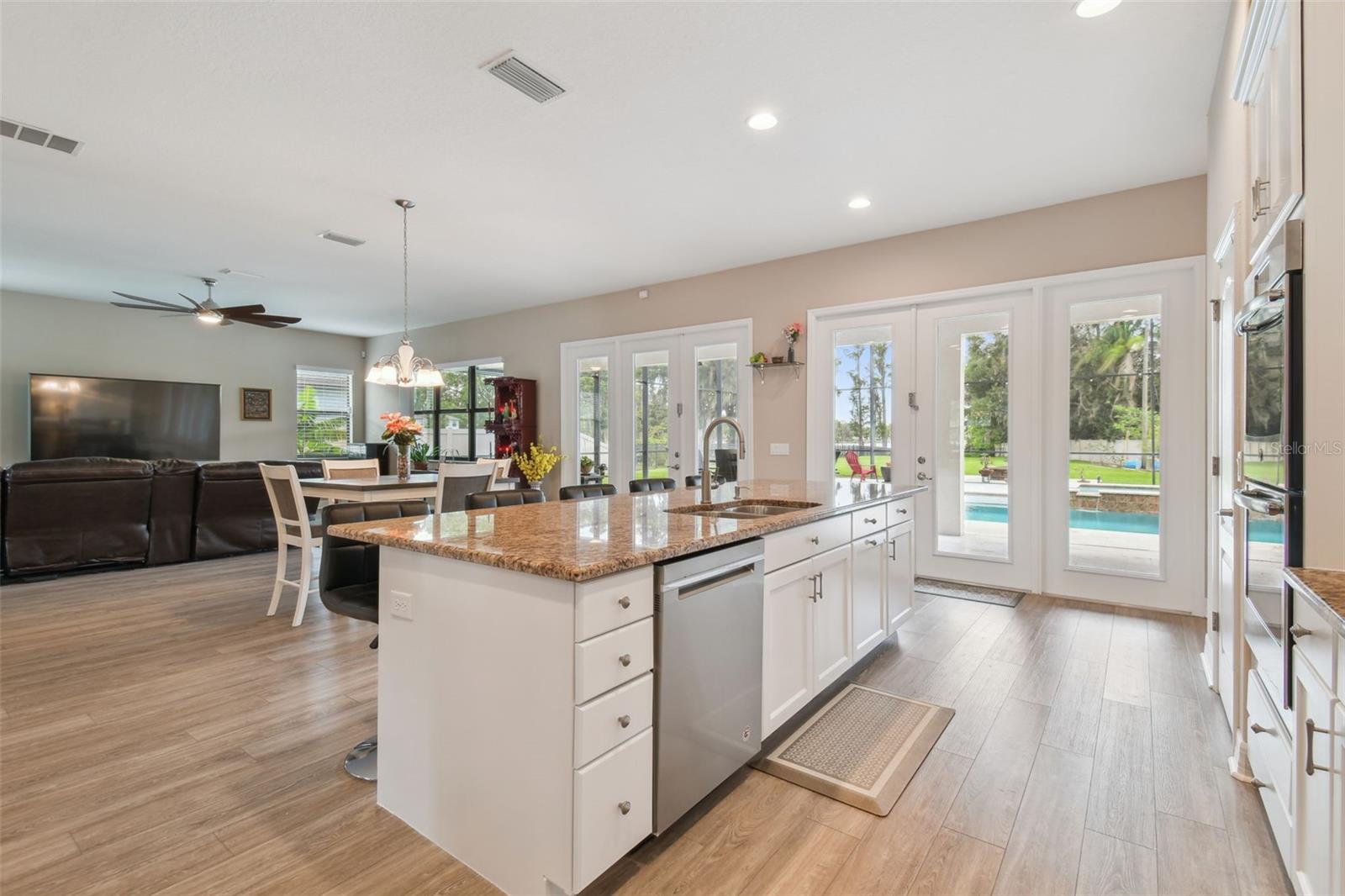2566 LAKE MANOR DR — photo 25
