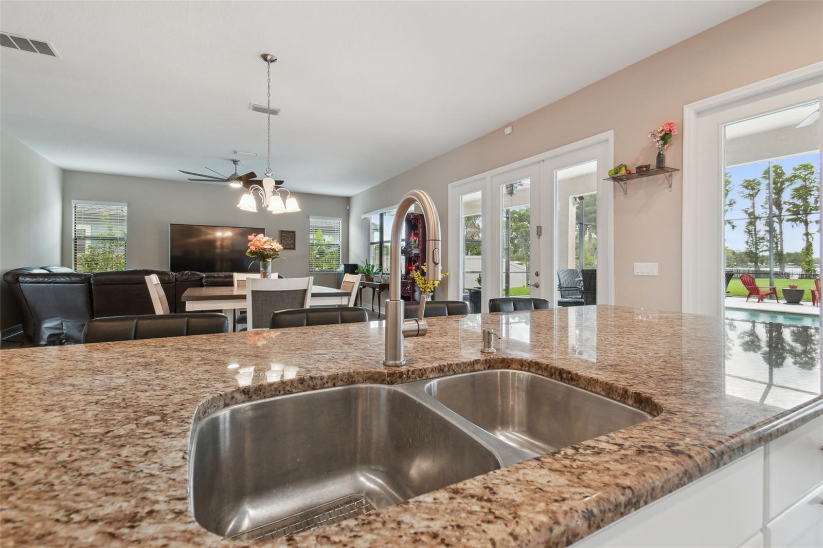 2566 LAKE MANOR DR — photo 26
