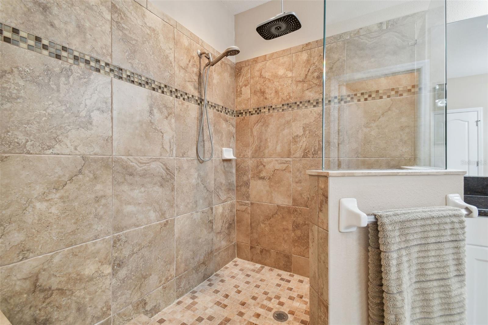 2566 LAKE MANOR DR — photo 47