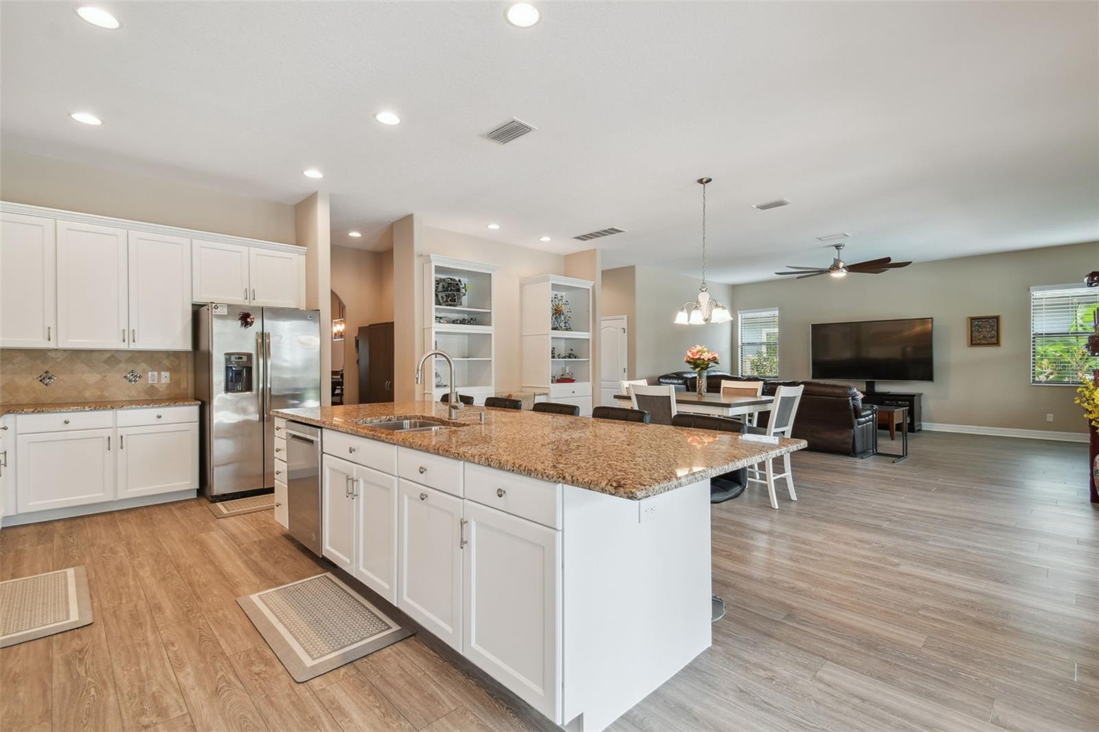 2566 LAKE MANOR DR — photo 24