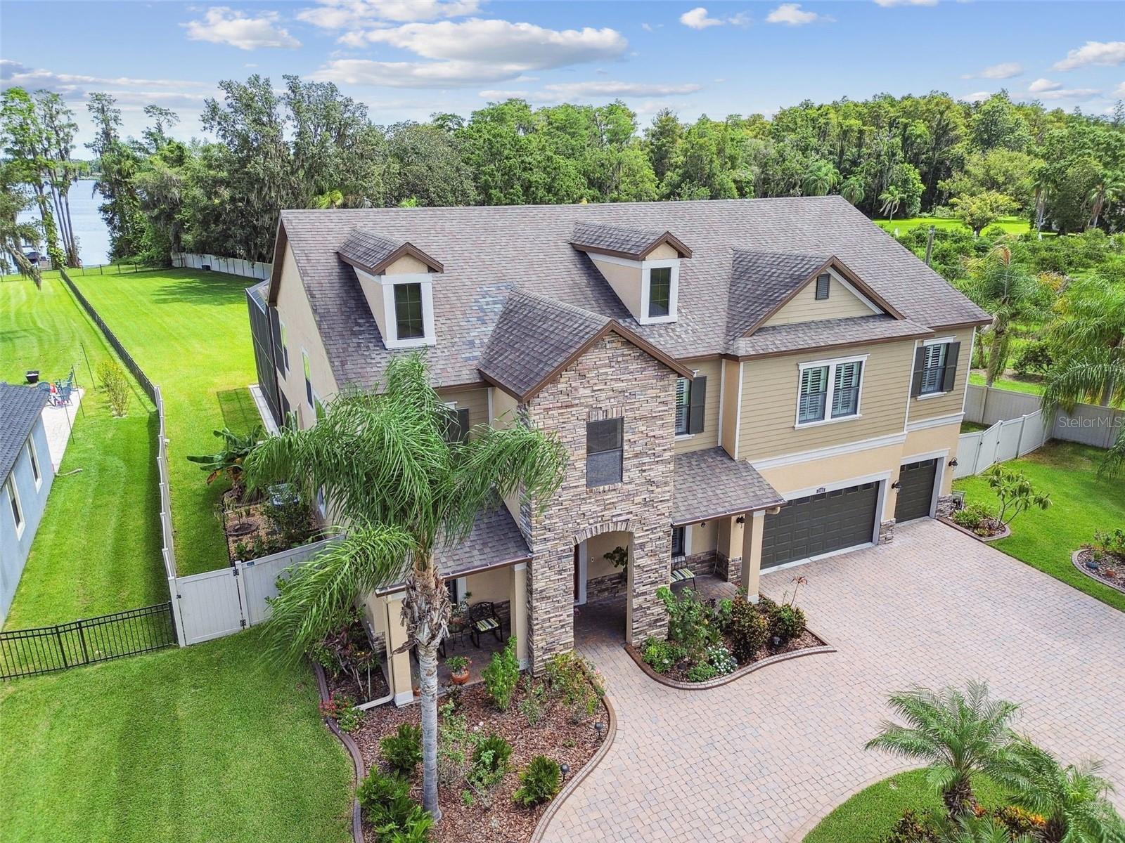 2566 LAKE MANOR DR — photo 3
