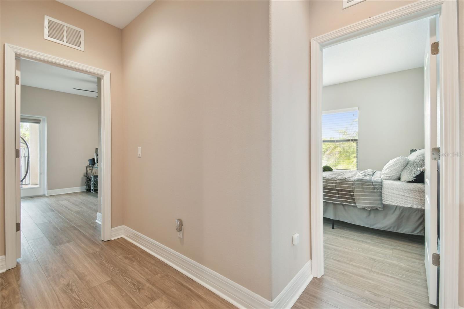2566 LAKE MANOR DR — photo 60