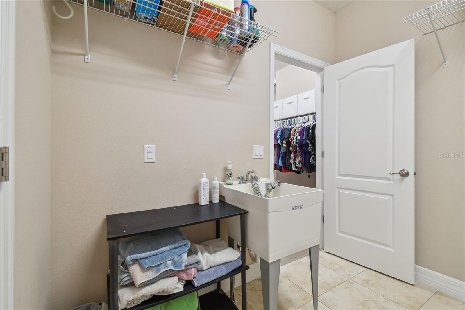 2566 LAKE MANOR DR — photo 59