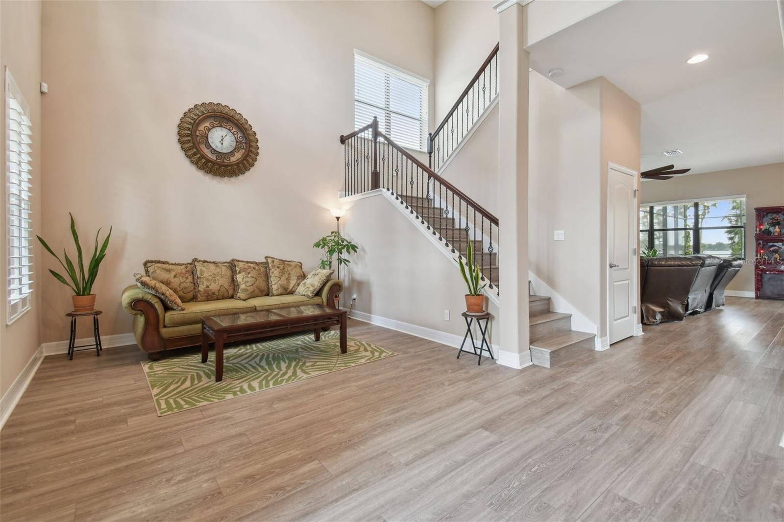 2566 LAKE MANOR DR — photo 12