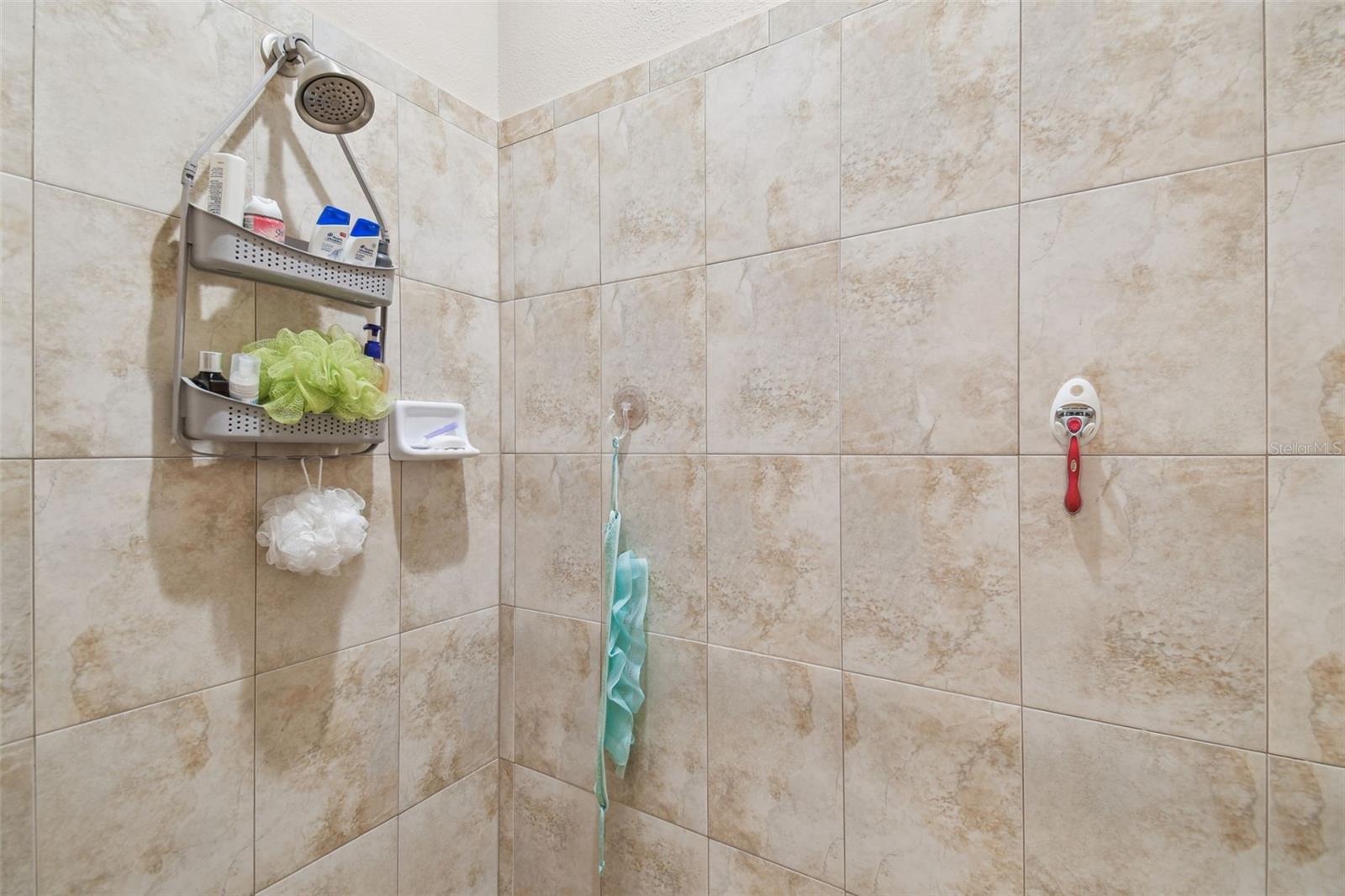2566 LAKE MANOR DR — photo 35