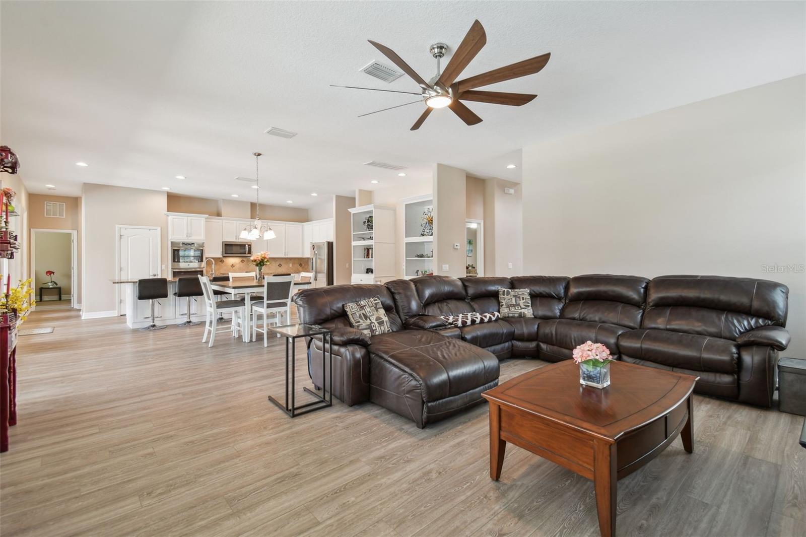 2566 LAKE MANOR DR — photo 20