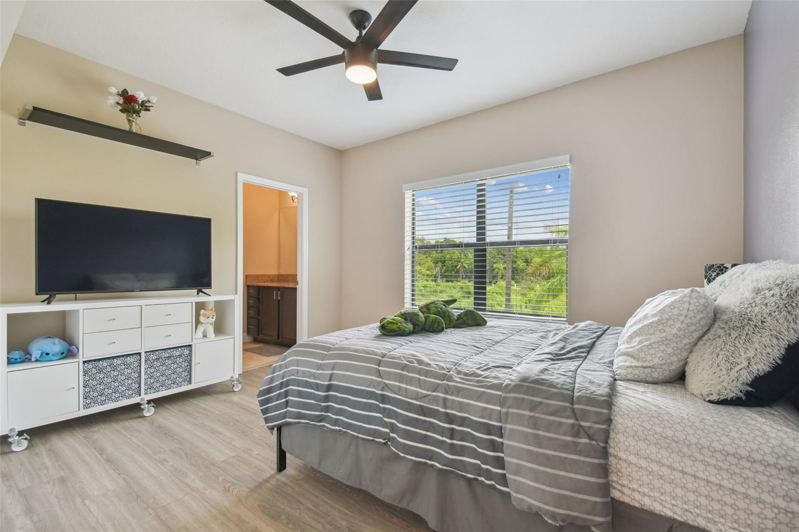2566 LAKE MANOR DR — photo 68
