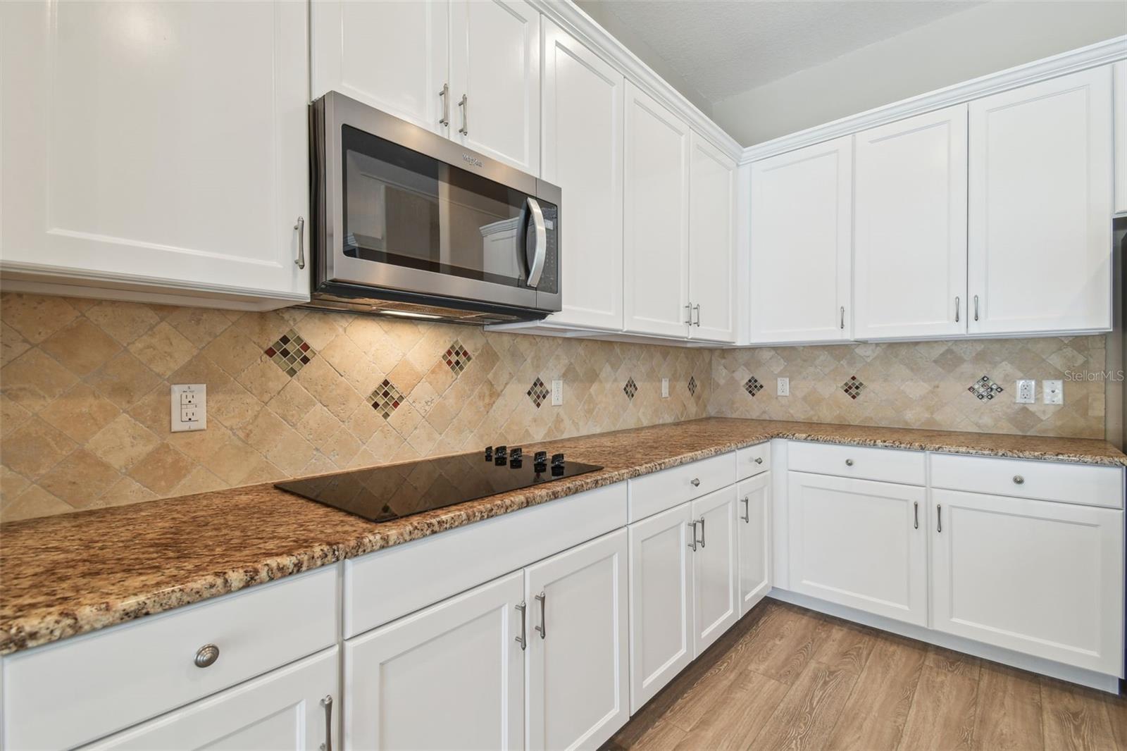 2566 LAKE MANOR DR — photo 27