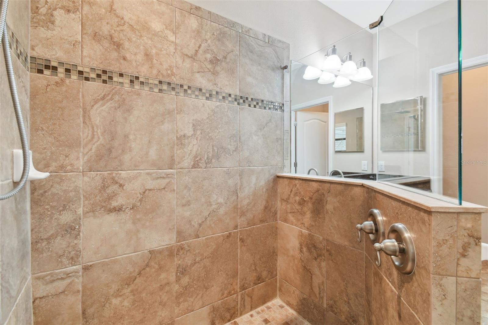 2566 LAKE MANOR DR — photo 48
