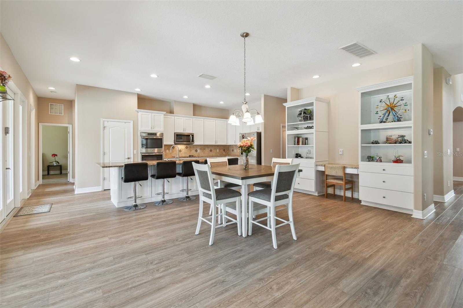 2566 LAKE MANOR DR — photo 21