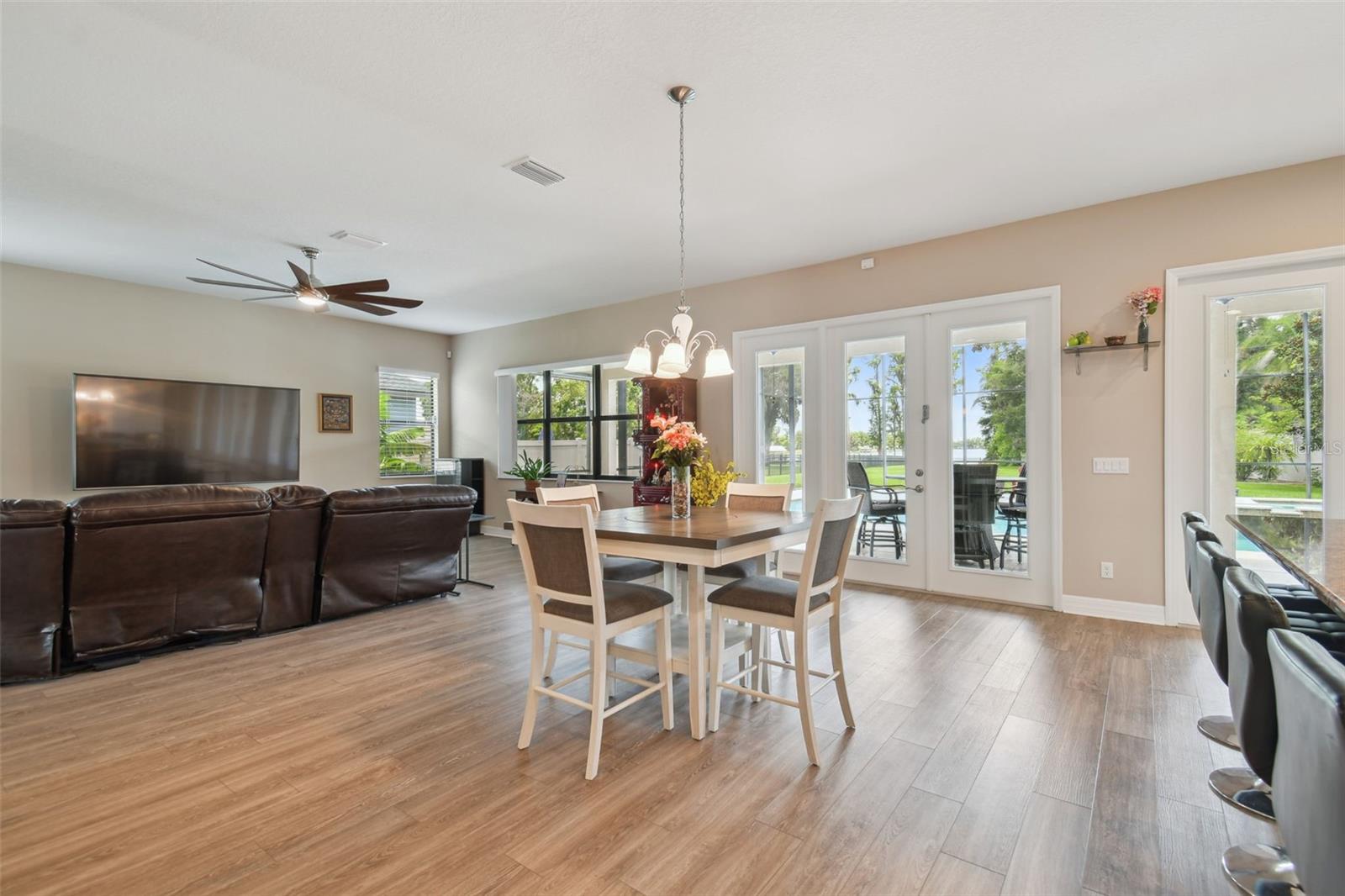 2566 LAKE MANOR DR — photo 22