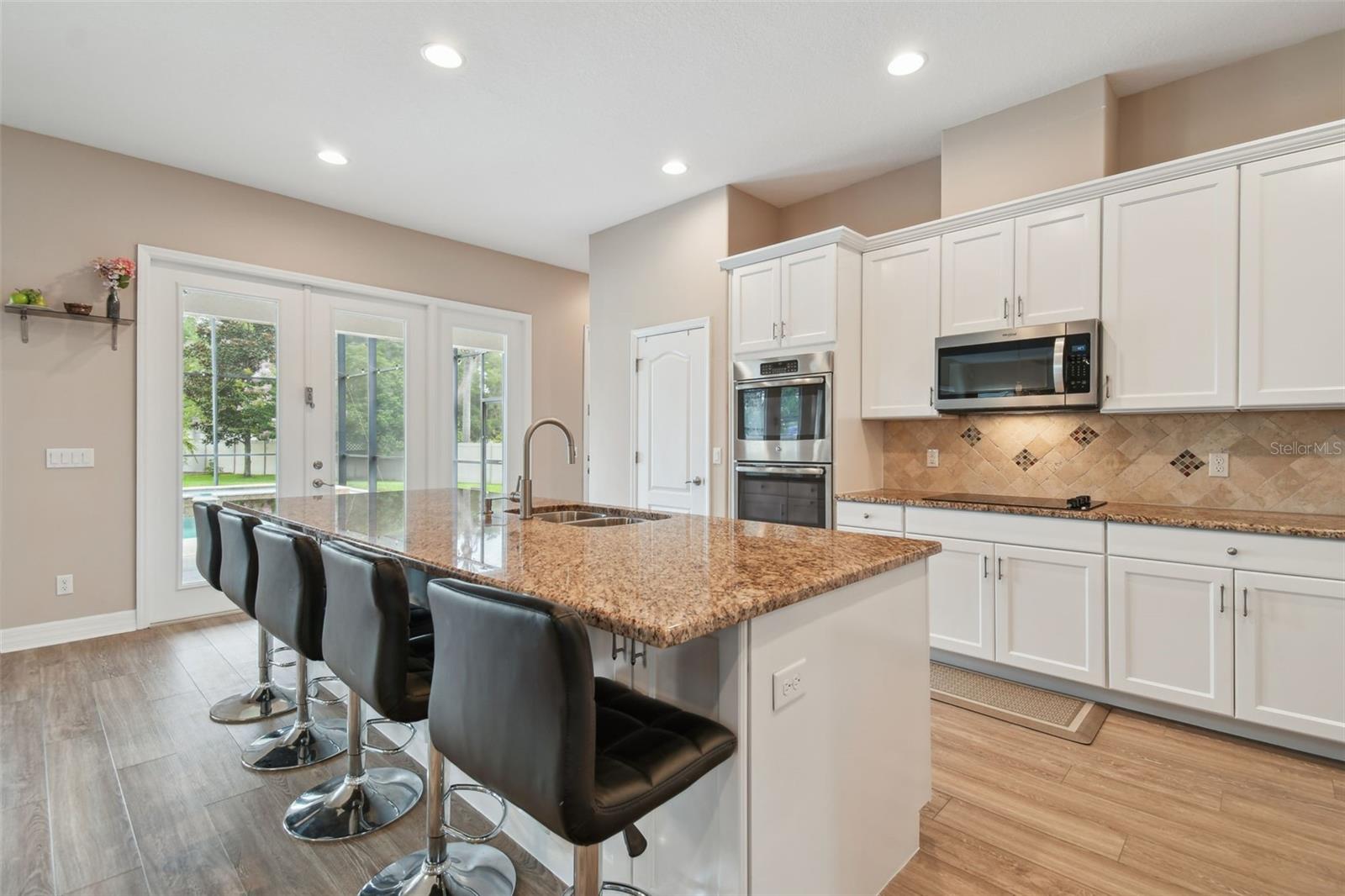 2566 LAKE MANOR DR — photo 23