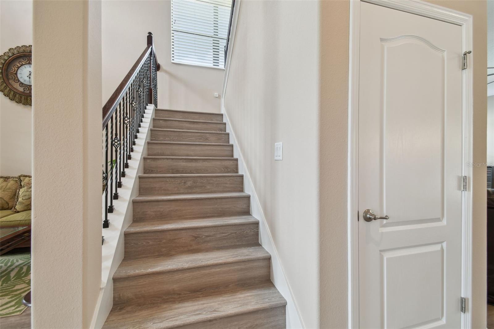 2566 LAKE MANOR DR — photo 36