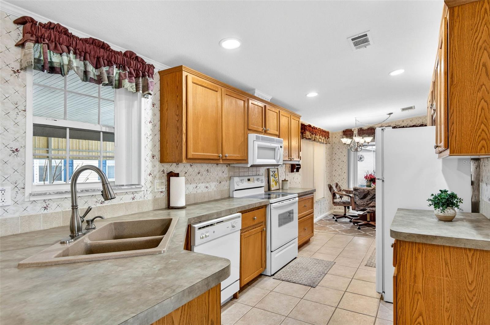 10047 EQUITY AVE — photo 9