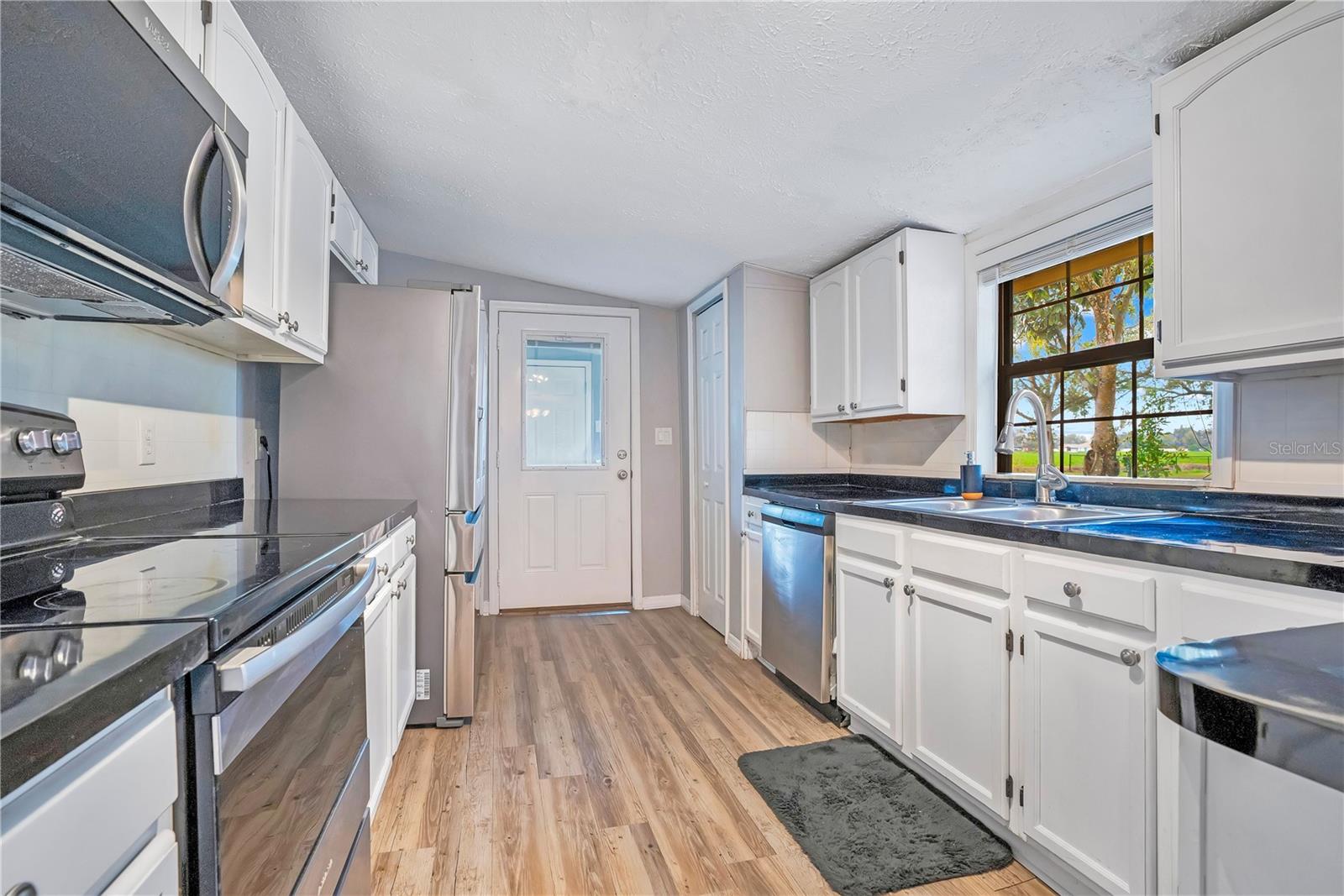 13713 WALDEN SHEFFIELD RD — photo 13