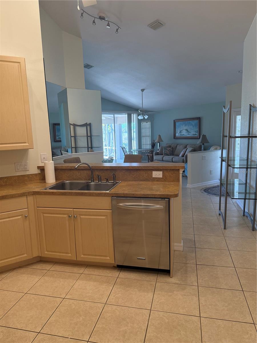 4049 FAIRWAY DR — photo 13