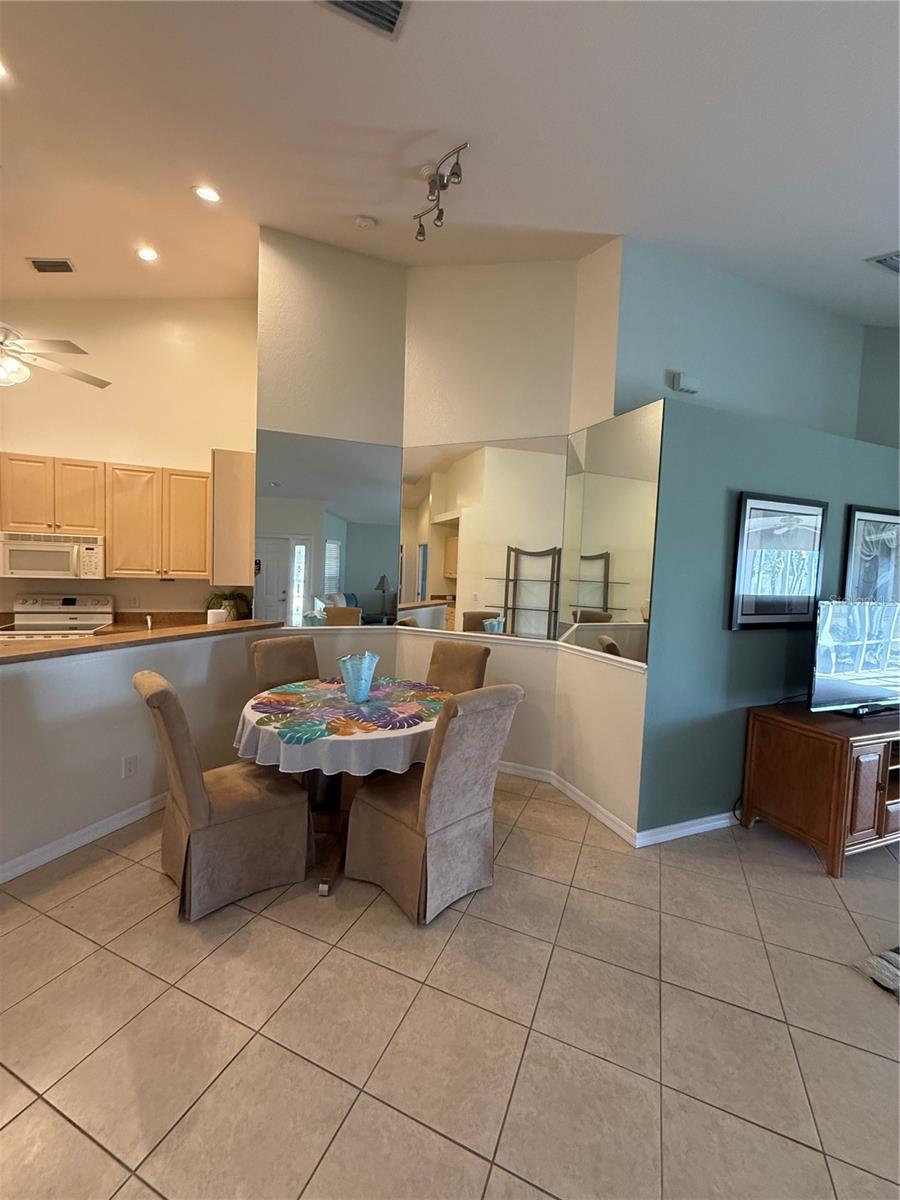 4049 FAIRWAY DR — photo 10