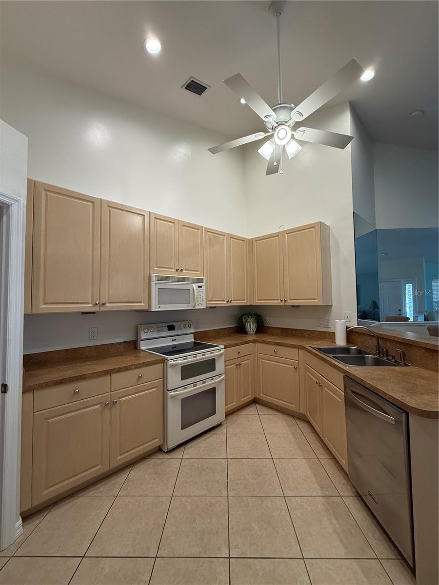 4049 FAIRWAY DR — photo 17