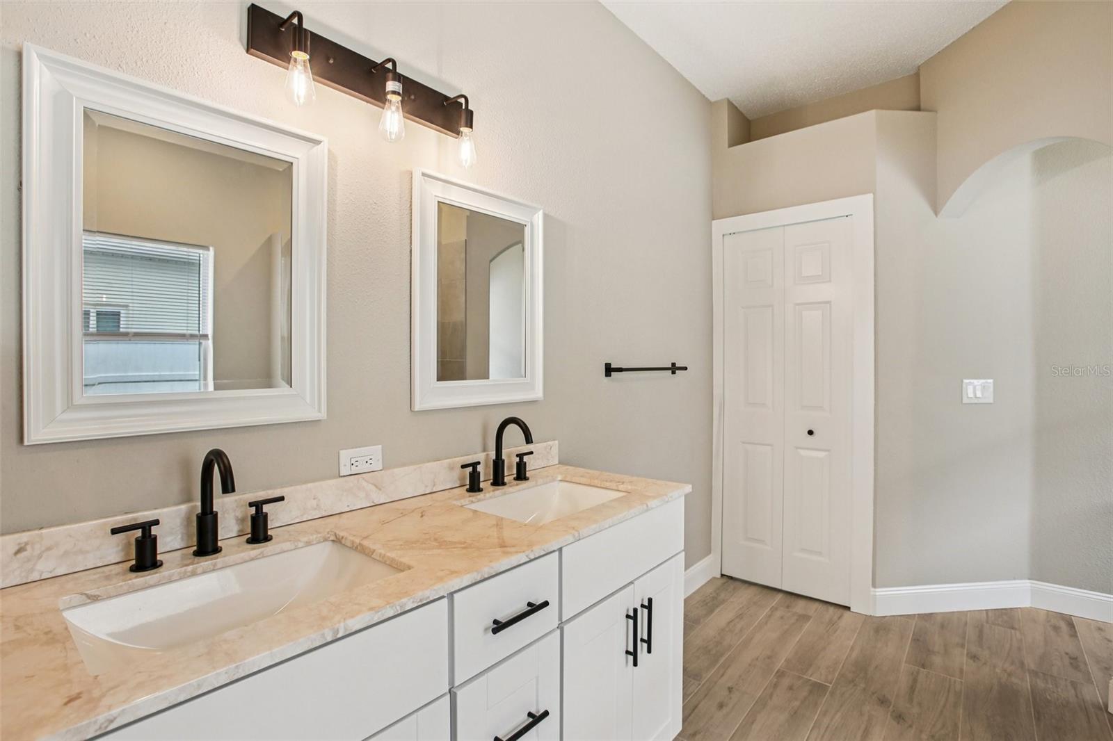 2700 SIERRA VISTA WAY — photo 37