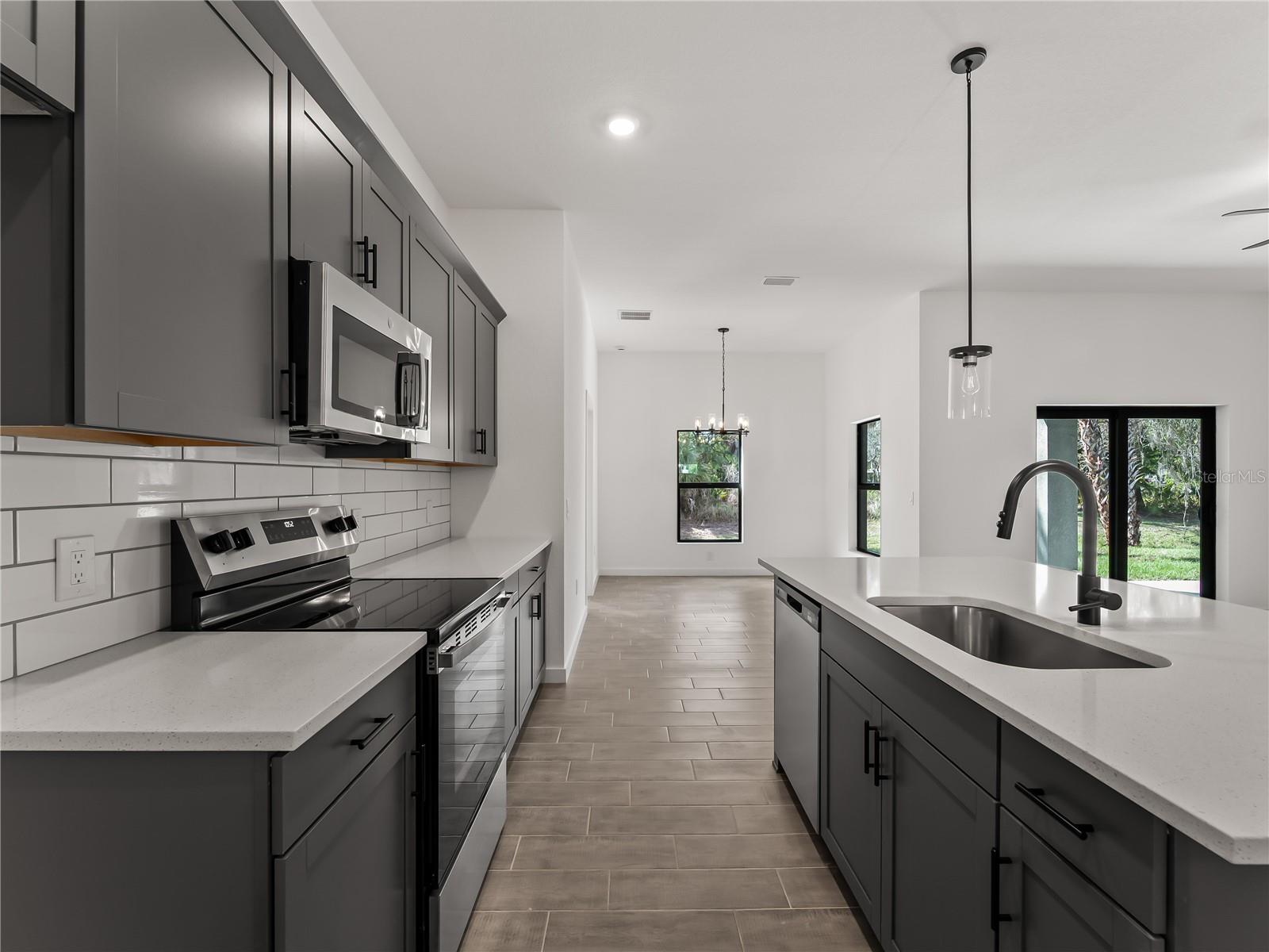 3085 STOCKTON AVE — photo 9
