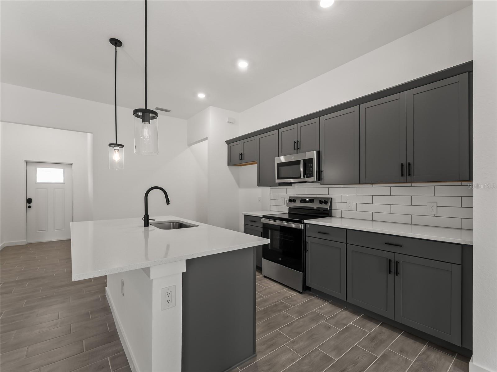 3085 STOCKTON AVE — photo 10