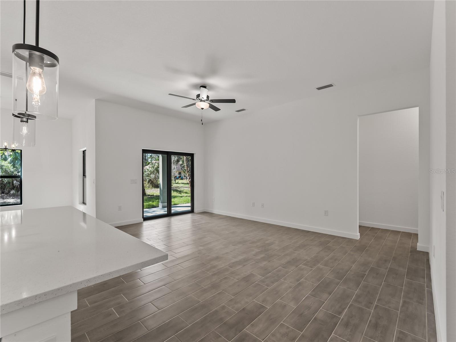 3085 STOCKTON AVE — photo 11
