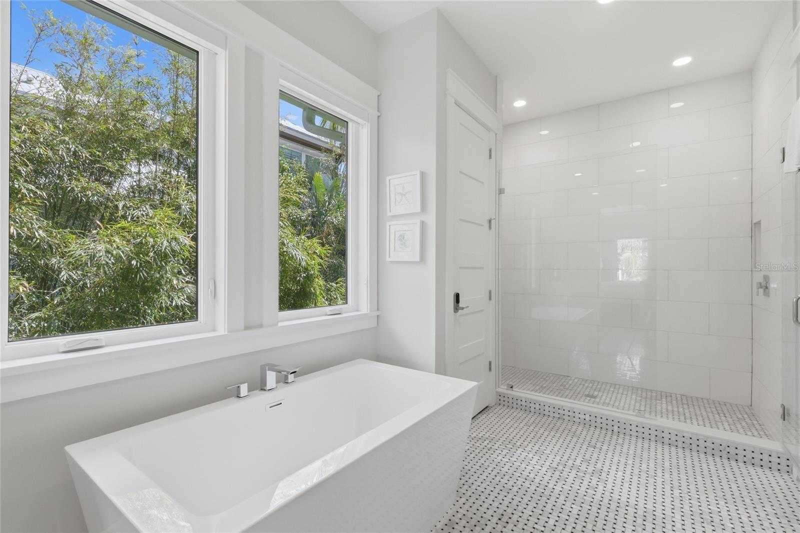 50 N SHORE DR — photo 23