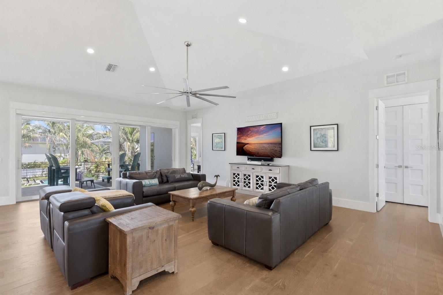 50 N SHORE DR — photo 8
