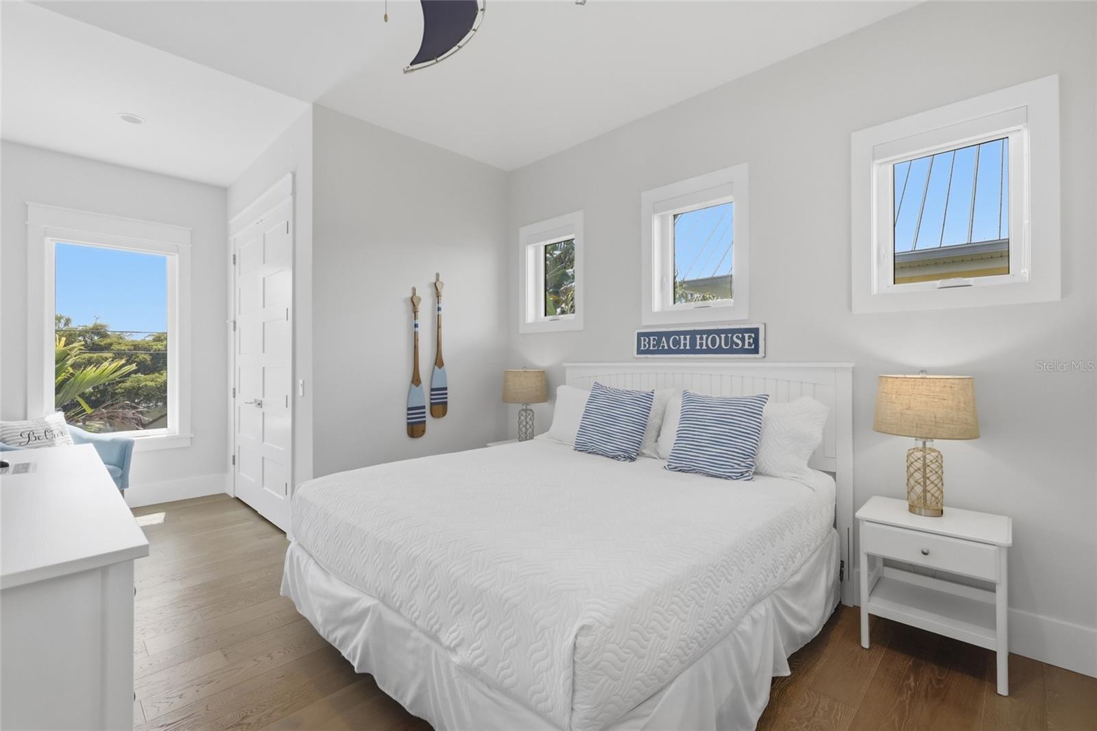 50 N SHORE DR — photo 31