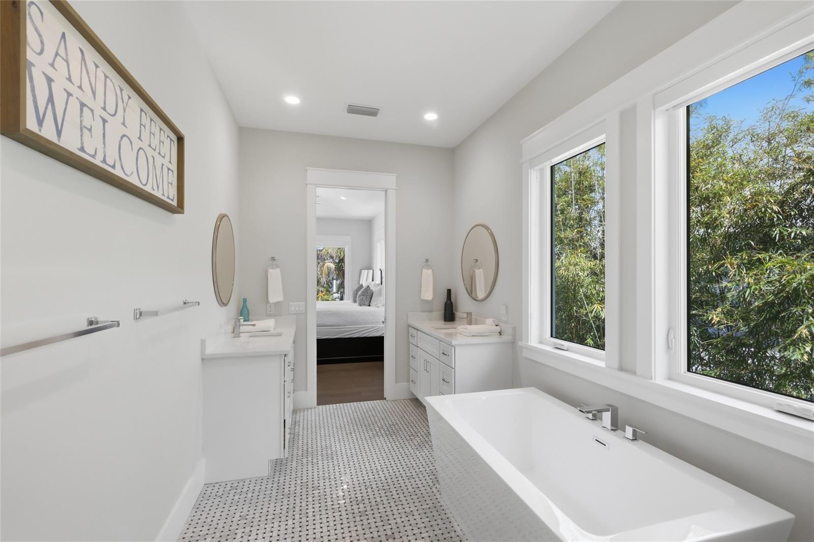 50 N SHORE DR — photo 22