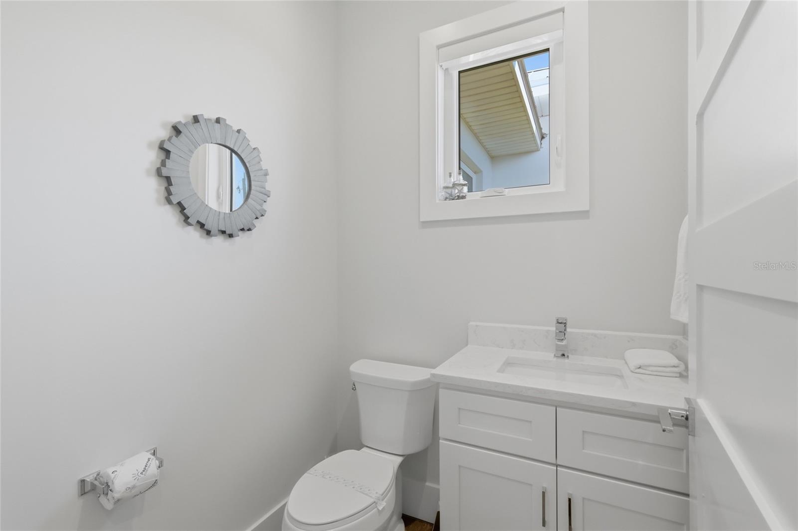 50 N SHORE DR — photo 29