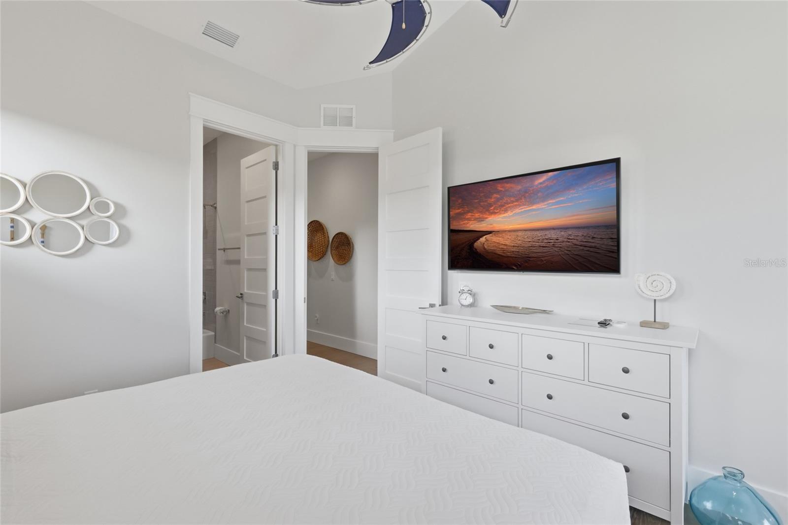 50 N SHORE DR — photo 33