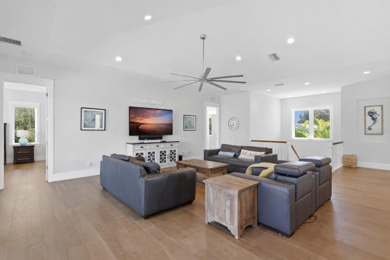 50 N SHORE DR — photo 10