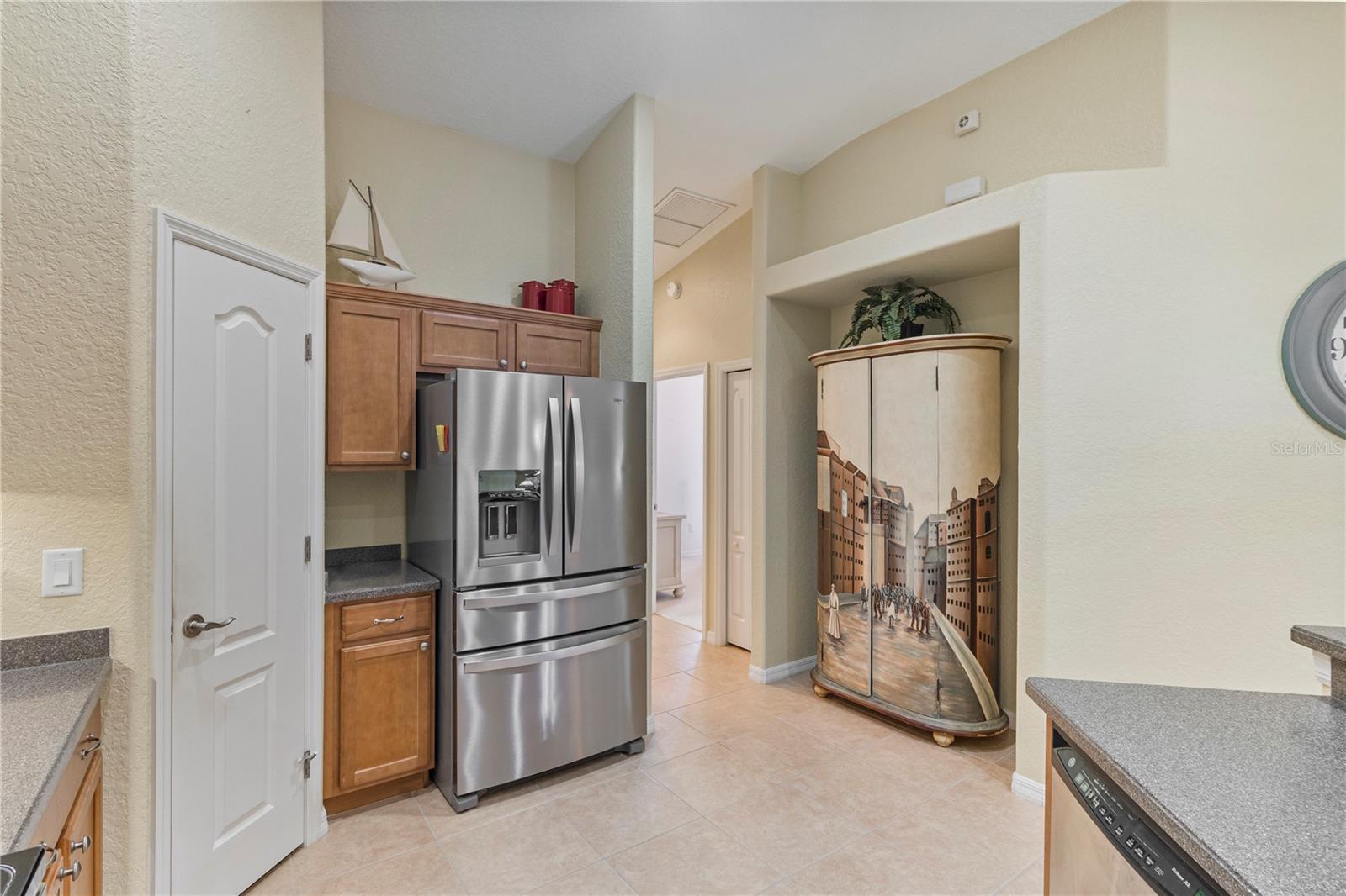 3533 LAKEWOOD BLVD — photo 11