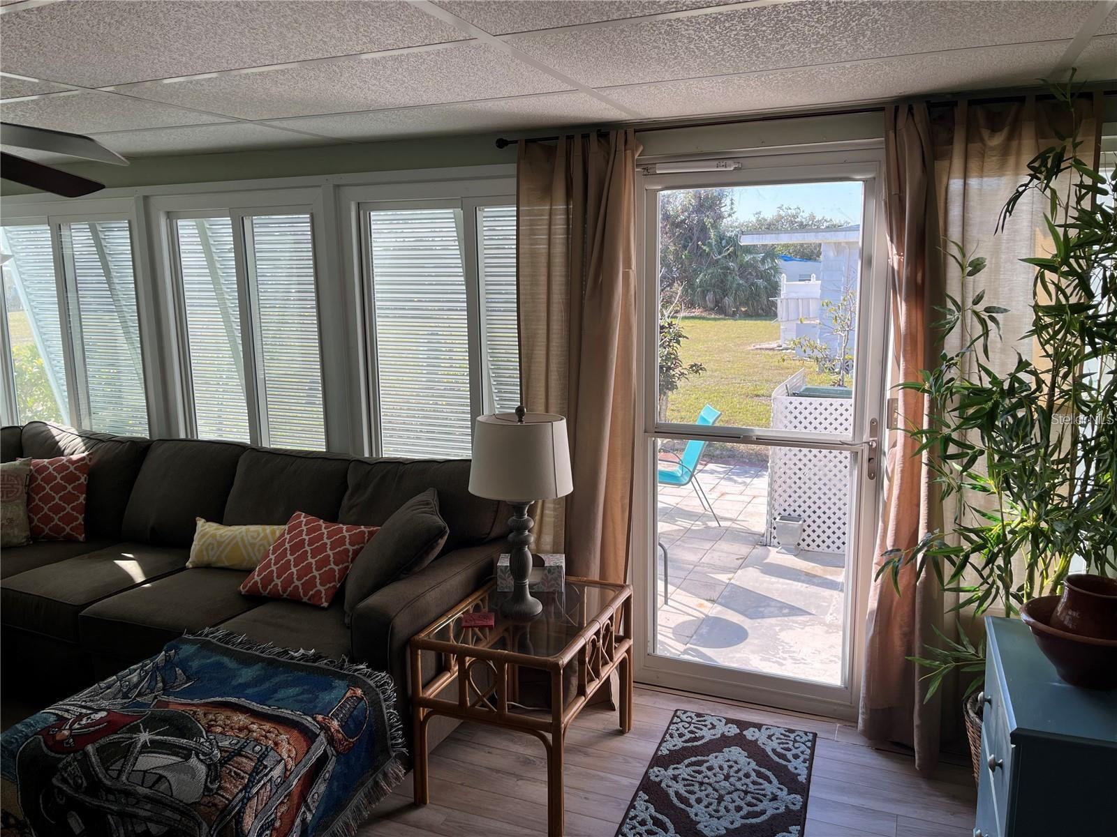 919 CORTINA BLVD — photo 39