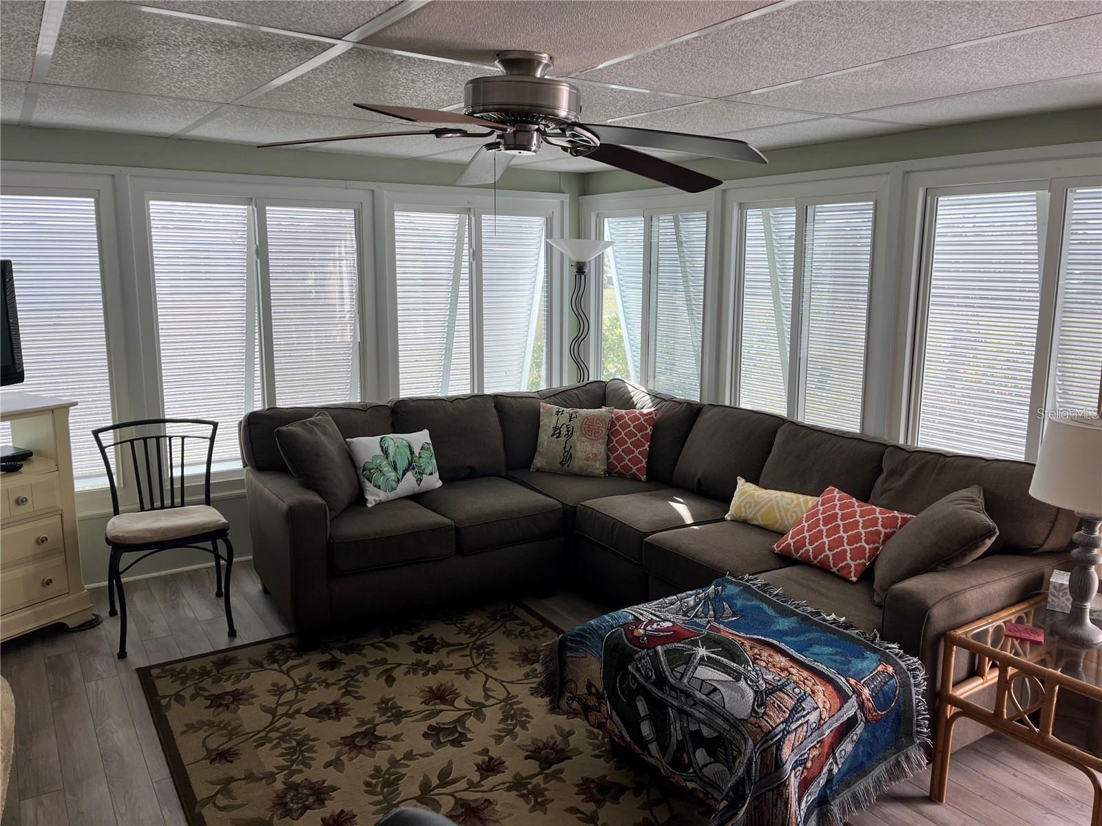 919 CORTINA BLVD — photo 38