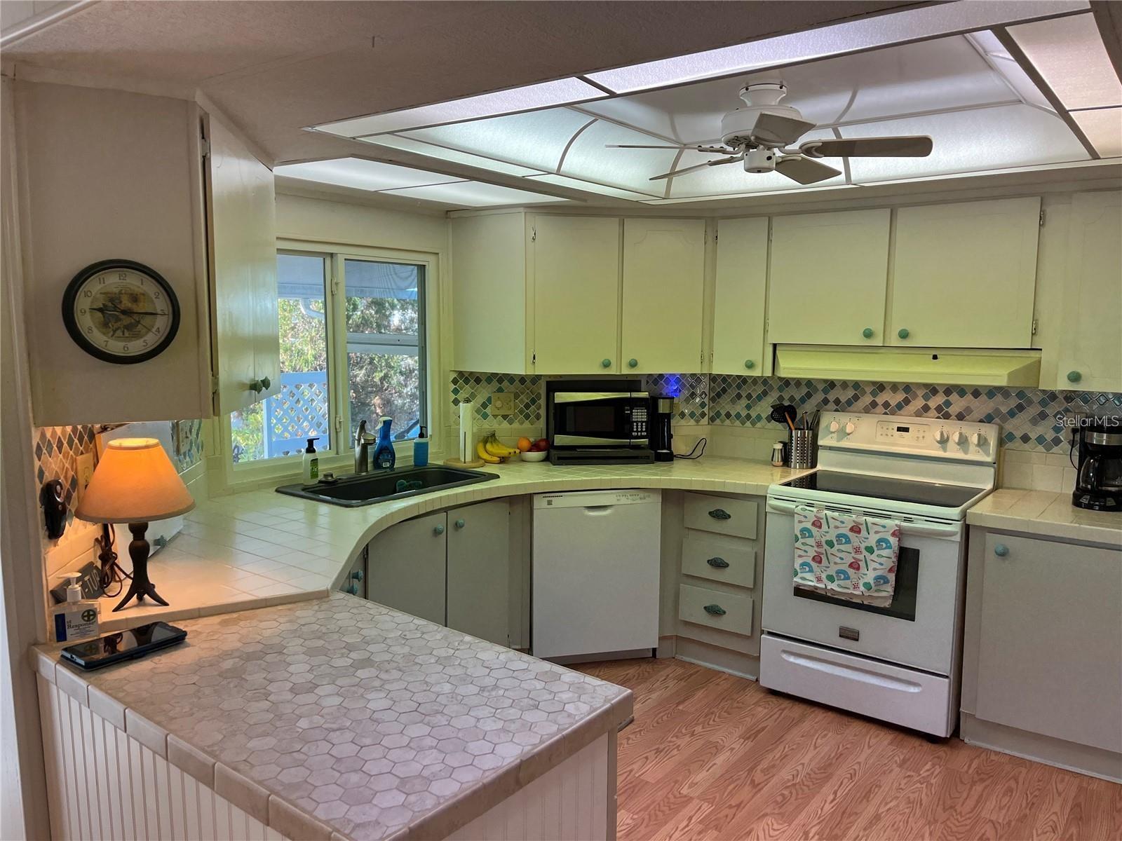 919 CORTINA BLVD — photo 15