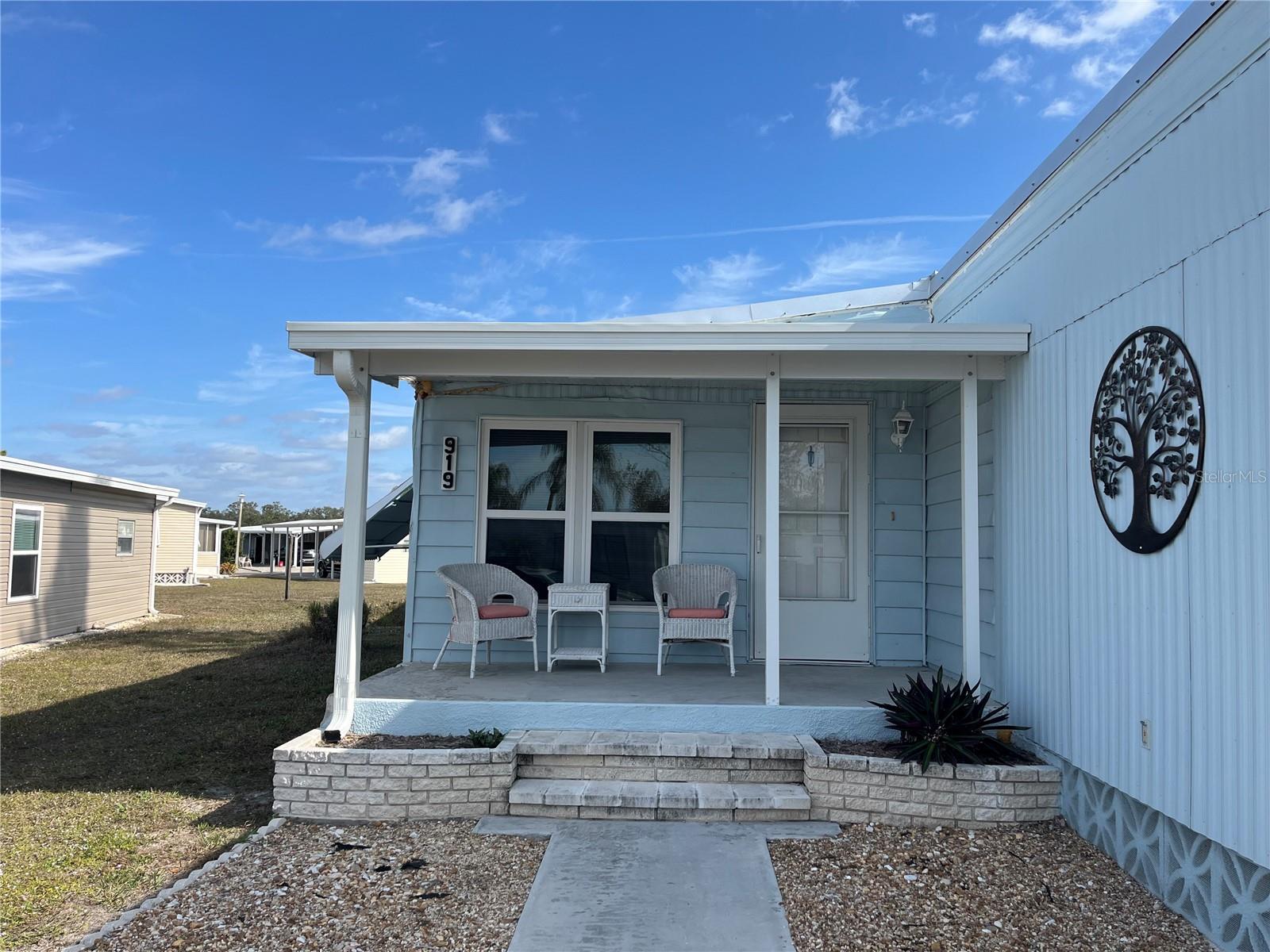 919 CORTINA BLVD — photo 3