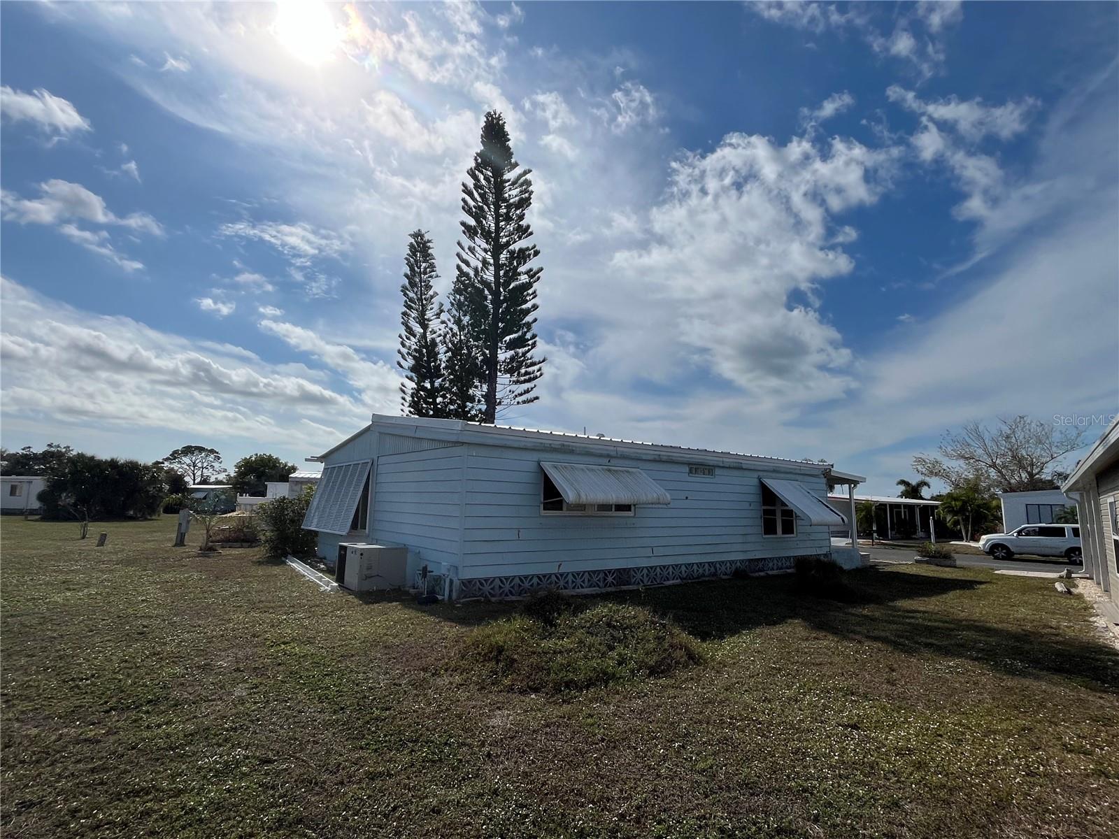 919 CORTINA BLVD — photo 4