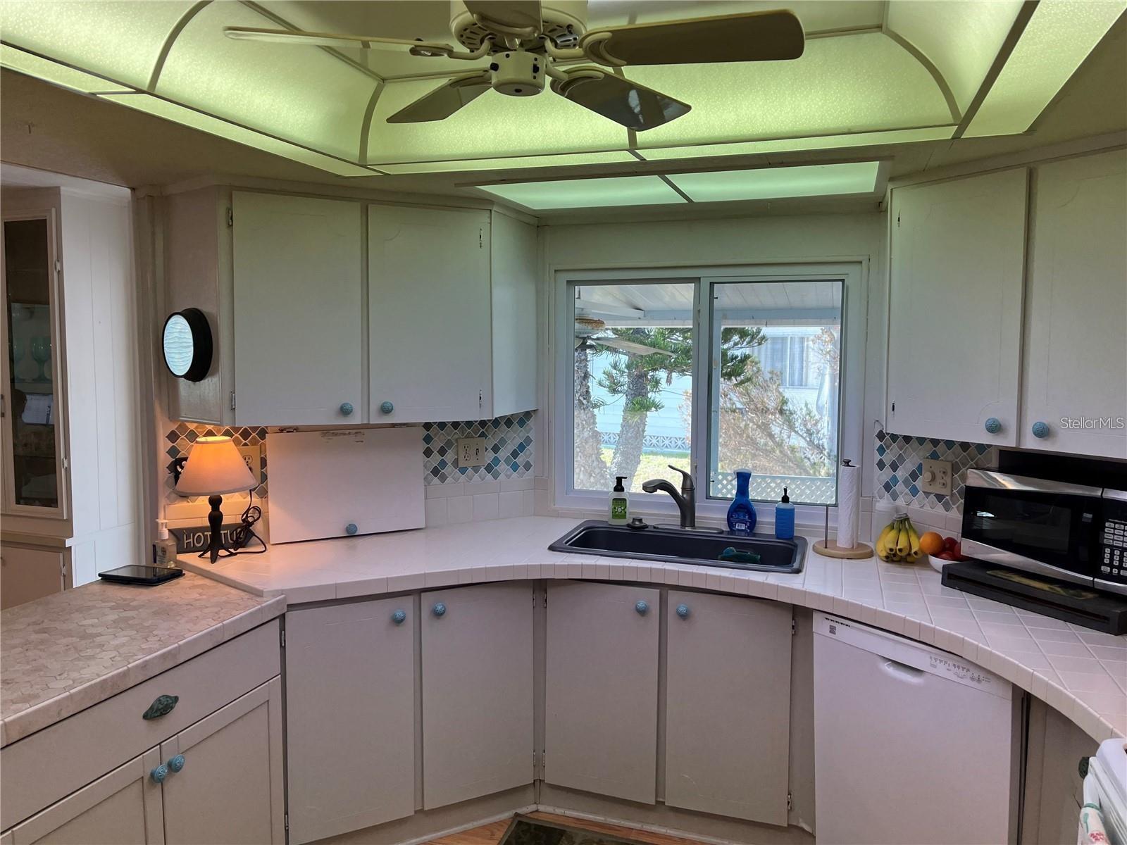 919 CORTINA BLVD — photo 17