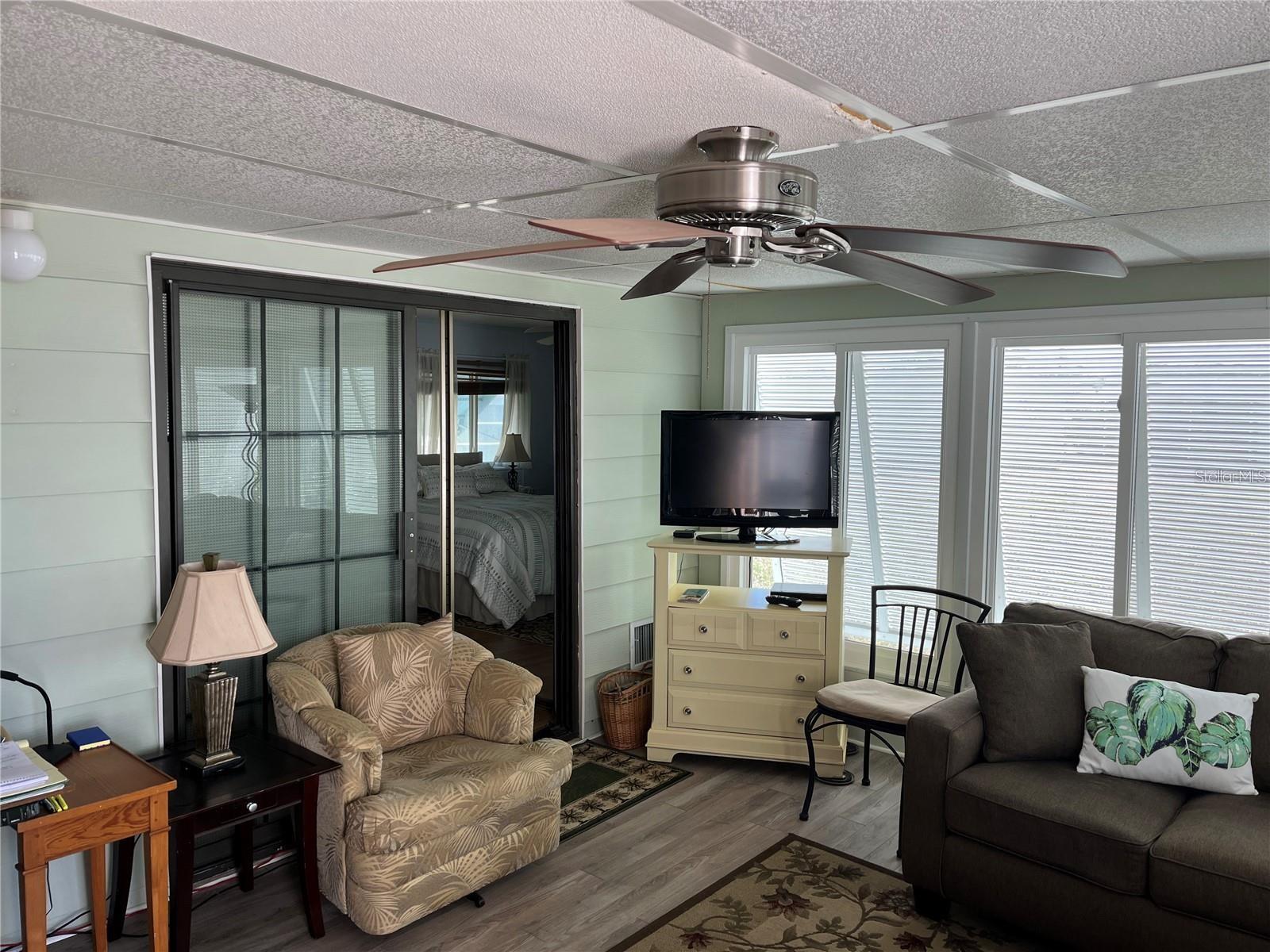 919 CORTINA BLVD — photo 37