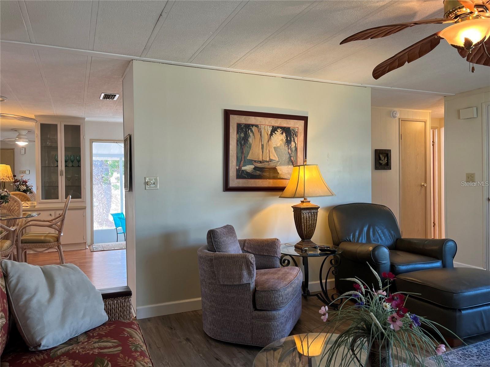 919 CORTINA BLVD — photo 24