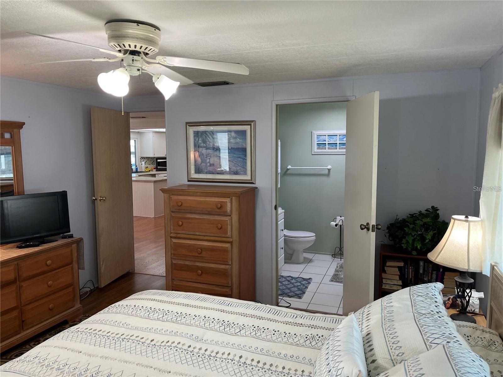 919 CORTINA BLVD — photo 30