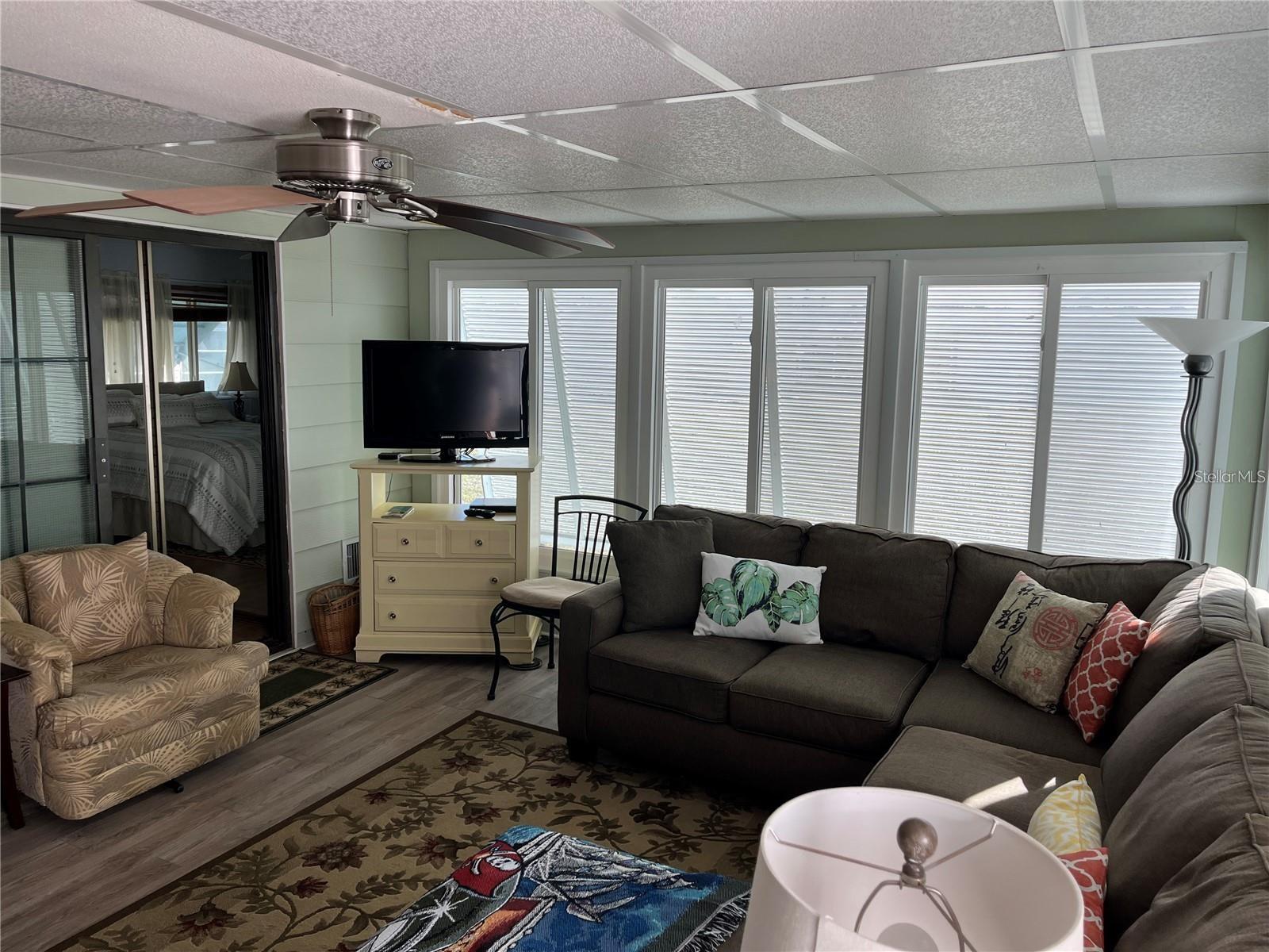 919 CORTINA BLVD — photo 42