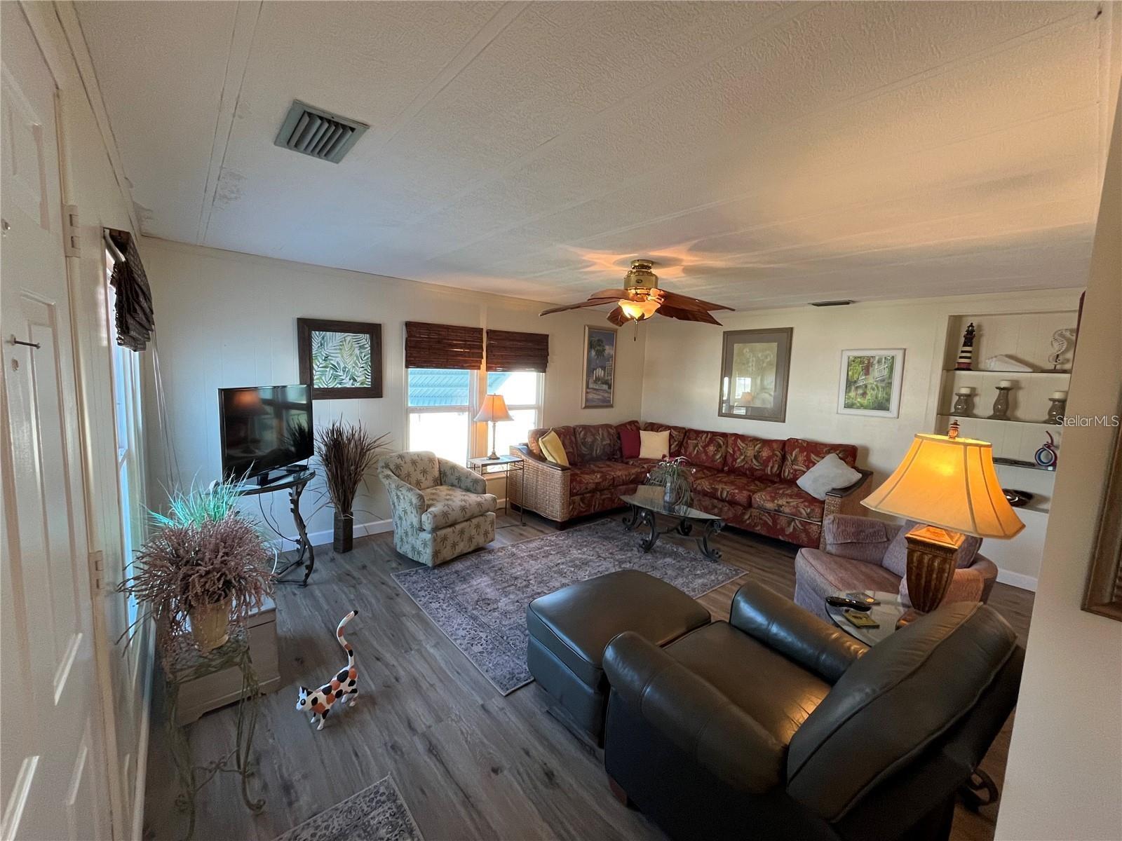 919 CORTINA BLVD — photo 19