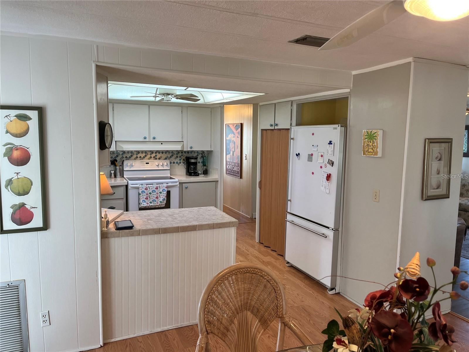 919 CORTINA BLVD — photo 12