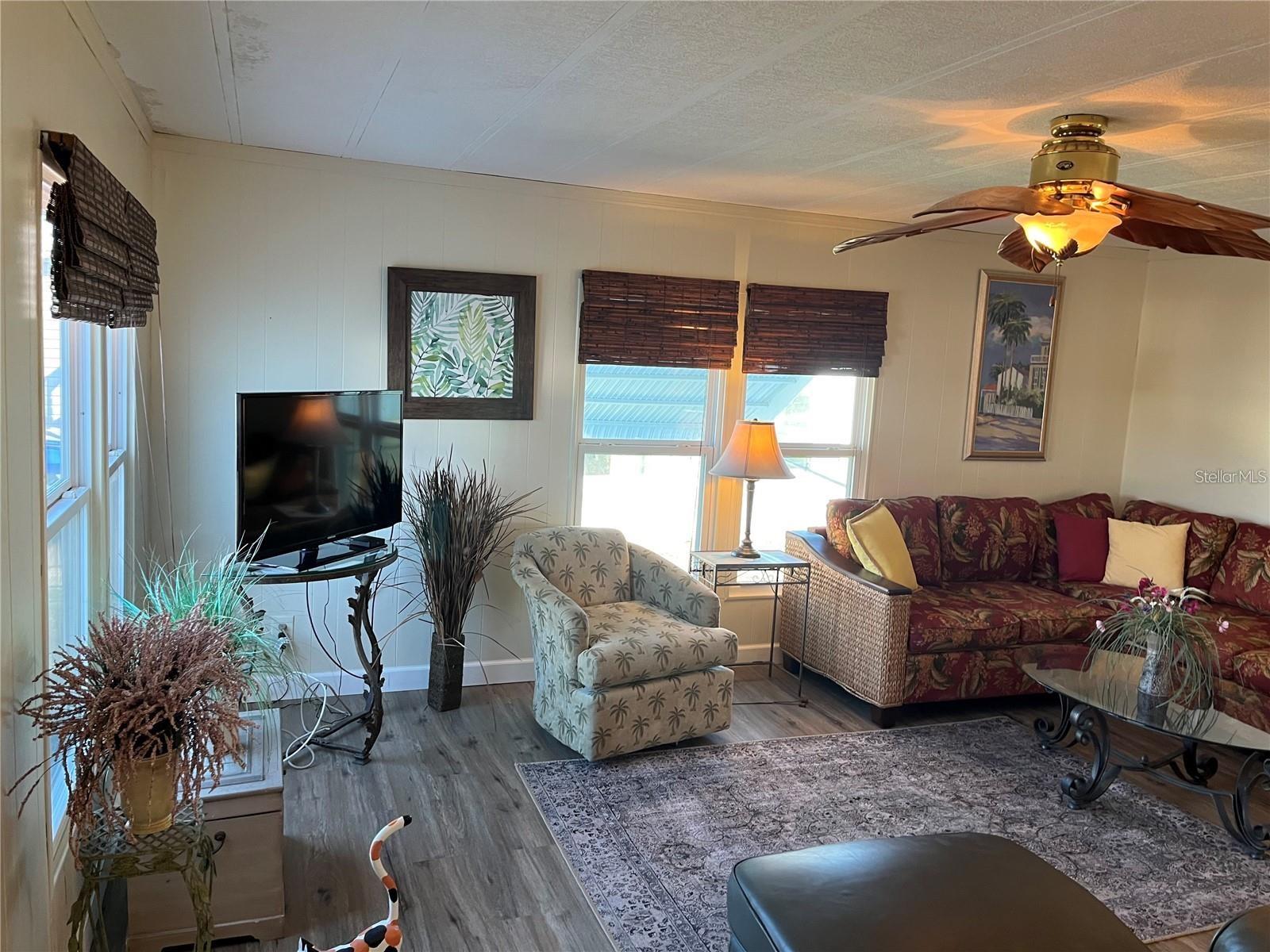 919 CORTINA BLVD — photo 20