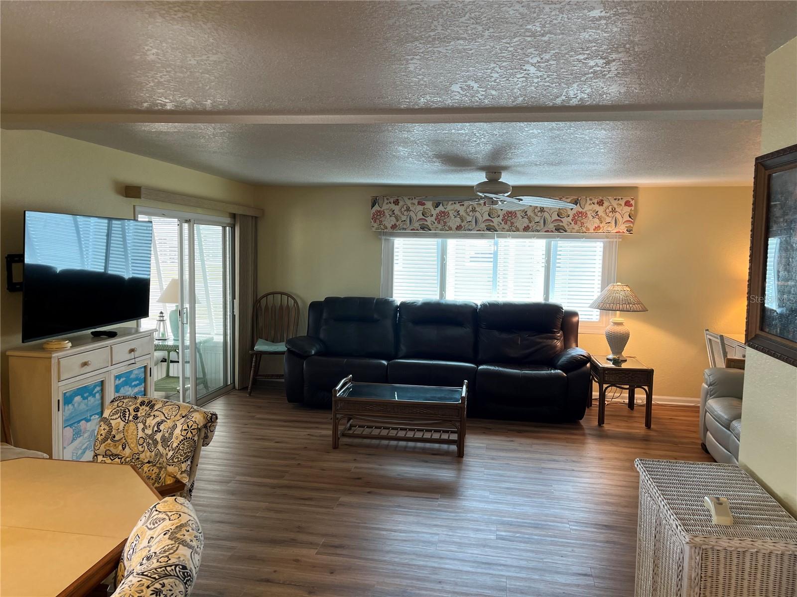826 TRENTO DR — photo 9