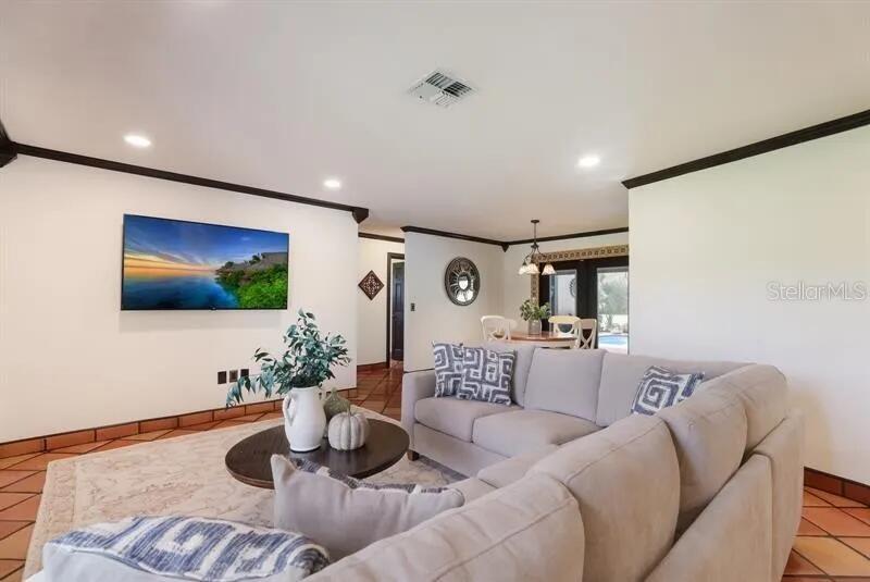 2077 RACIMO DR — photo 3